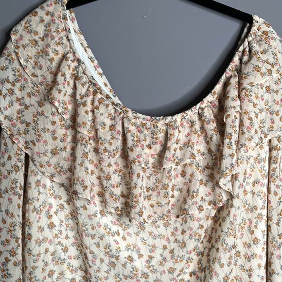 Torrid Light Color Floral One Shoulder Ruffle Blouse Size 3 - Picture 3 of 9